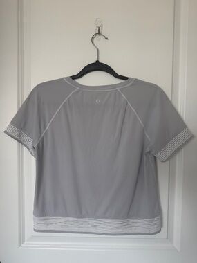 lululemon athletica Light Gray Short Sleeve Athletic Tee